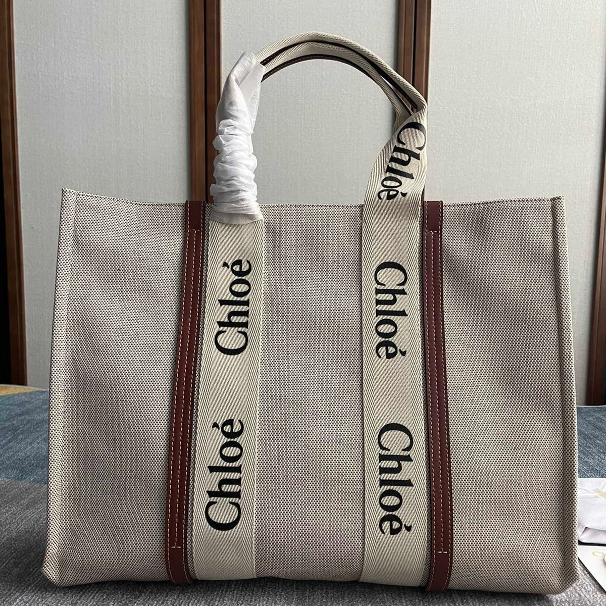 LAGRE STRAP WOODY TOTE BAG 45 IN BEIGE LINEN CANVAS BLACK WEBBING LOGO EMBROIDER BROWN CALFSKIN