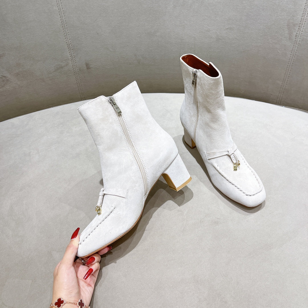 LP CHARMS ANKLE BOOTS METAL LOCK WHITE SUEDE