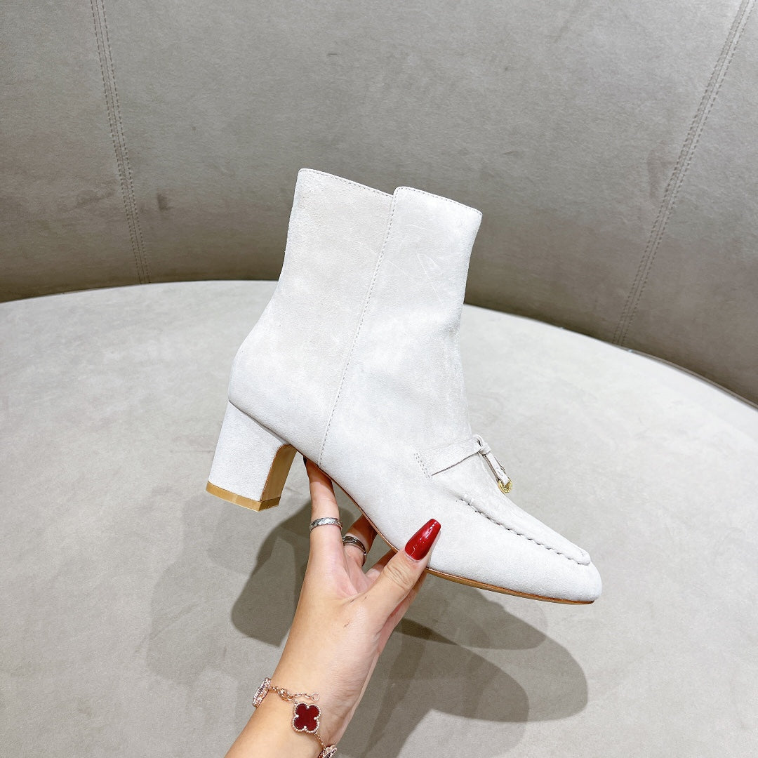 LP CHARMS ANKLE BOOTS METAL LOCK WHITE SUEDE