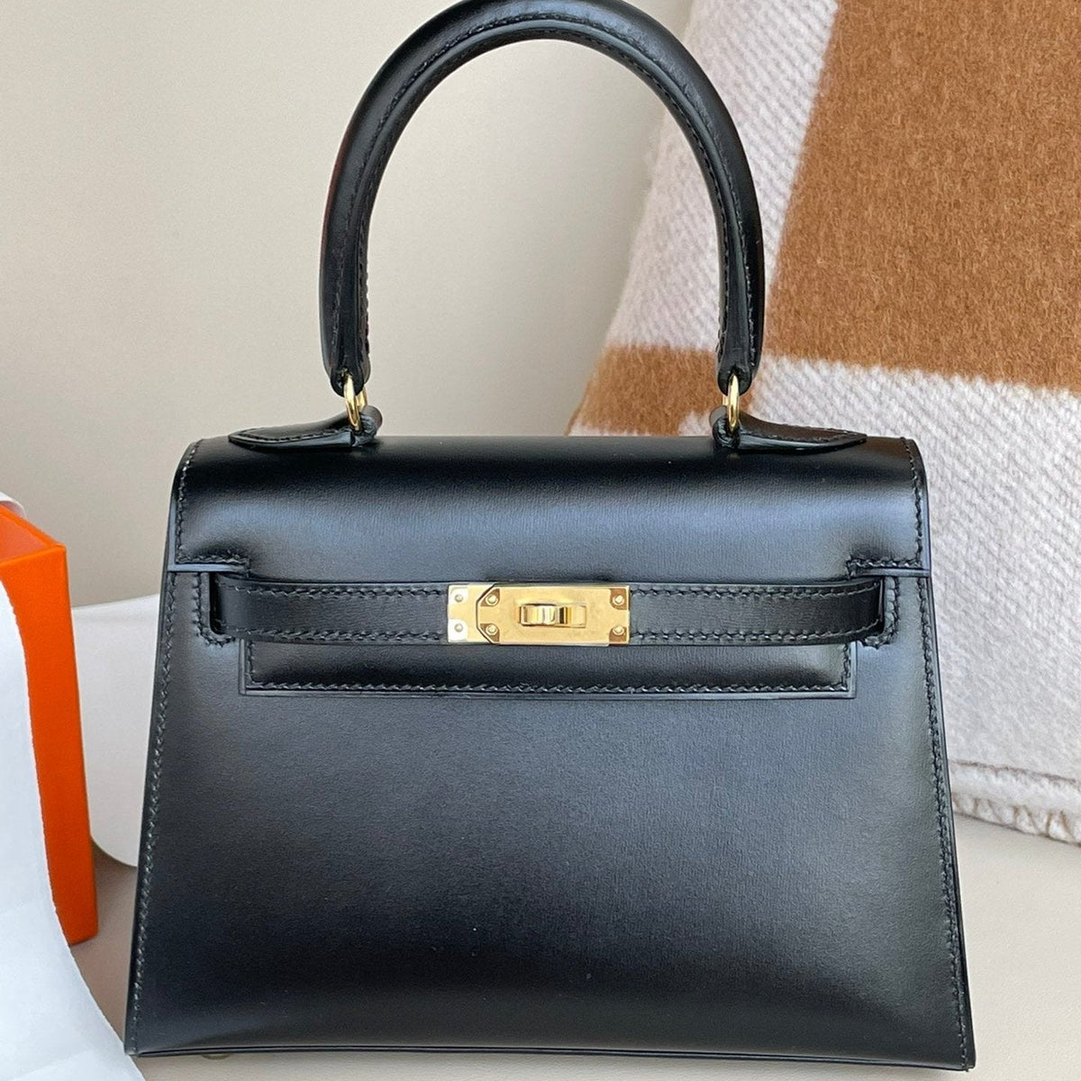 KELLY MINI 20 BAG IN BLACK SMOOTH CALFSKIN WITH GOLD HARDWARE