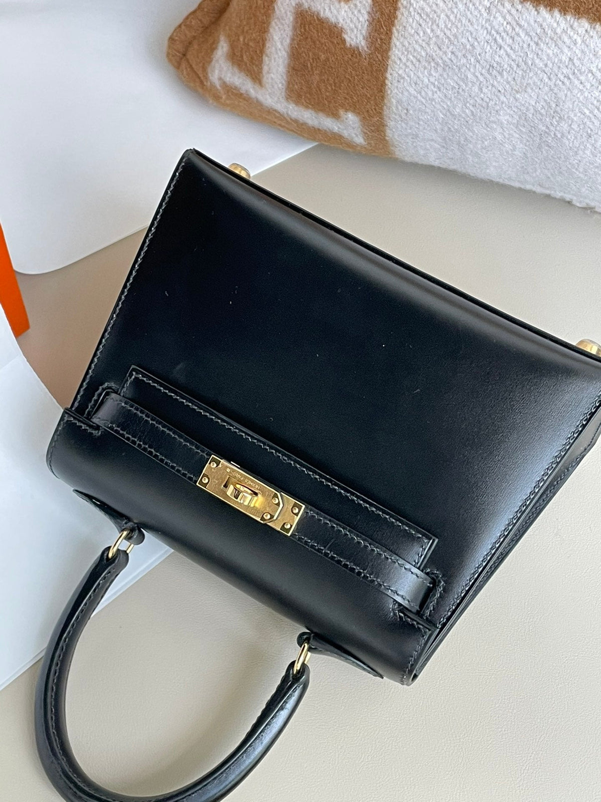 KELLY MINI 20 BAG IN BLACK SMOOTH CALFSKIN WITH GOLD HARDWARE