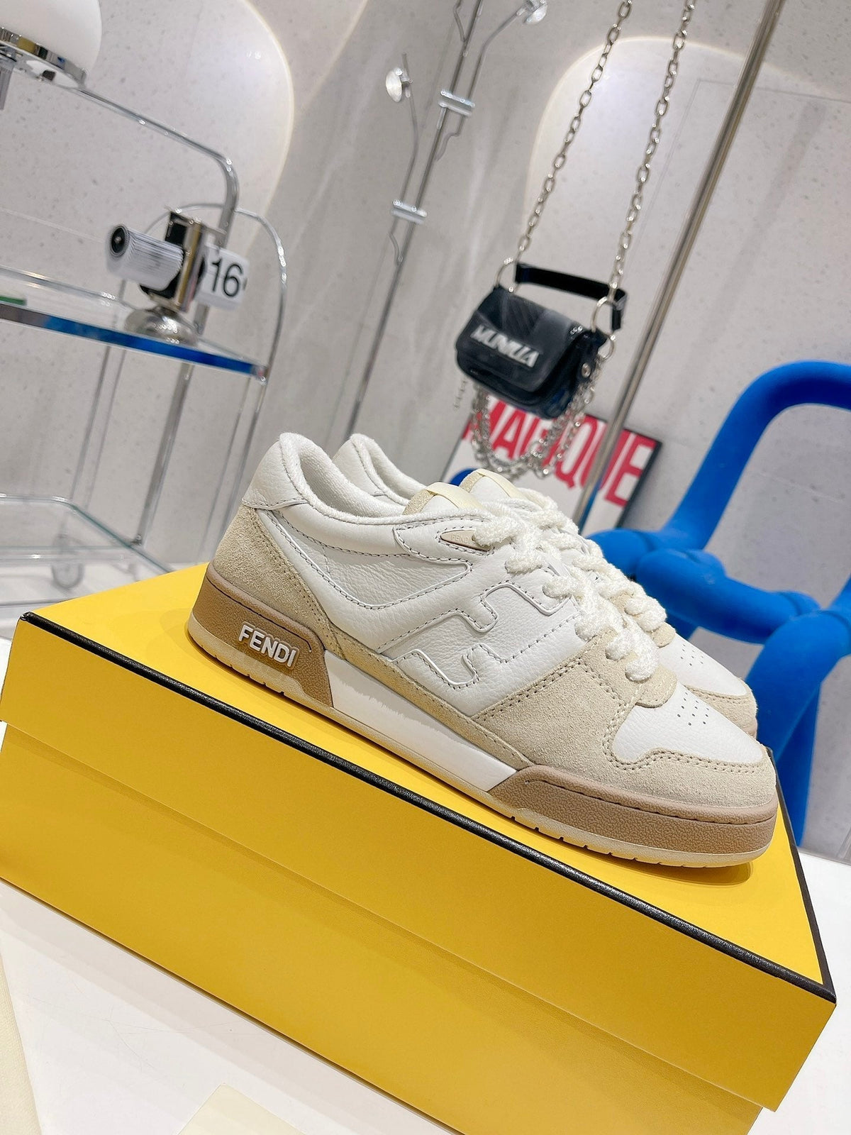 FENDI CASUAL SNEAKER IN WHITE CALFSKIN AND TAN BROWN SUEDE