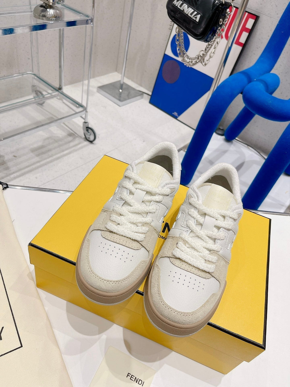 FENDI CASUAL SNEAKER IN WHITE CALFSKIN AND TAN BROWN SUEDE