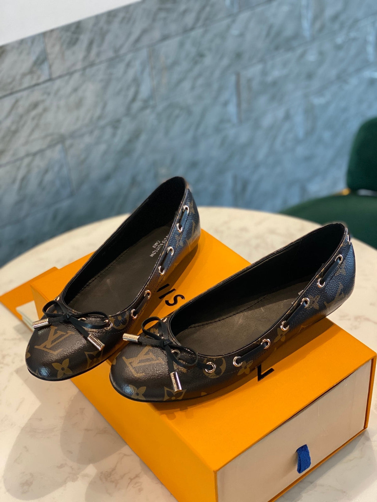 LV WOMEN'S BALLET FLAT IN CHOCOLATE BROWN MONOGRAM CALFSKIN WITH BOW