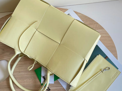 ARCO TOTE 36 IN PALE YELLOW CALFSKIN