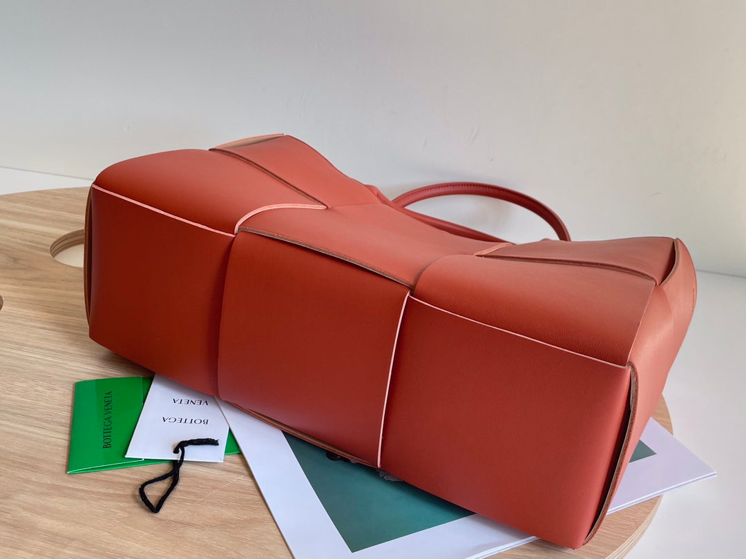 ARCO TOTE 36 IN RED ORANGE CALFSKIN