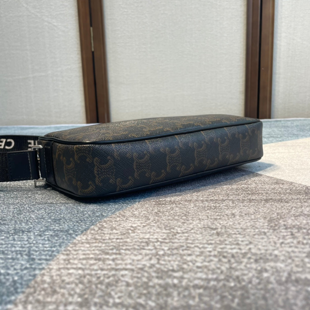 MEDIUM MESSENGER BAG 23 IN BLACK TRIOMPHE CANVAS