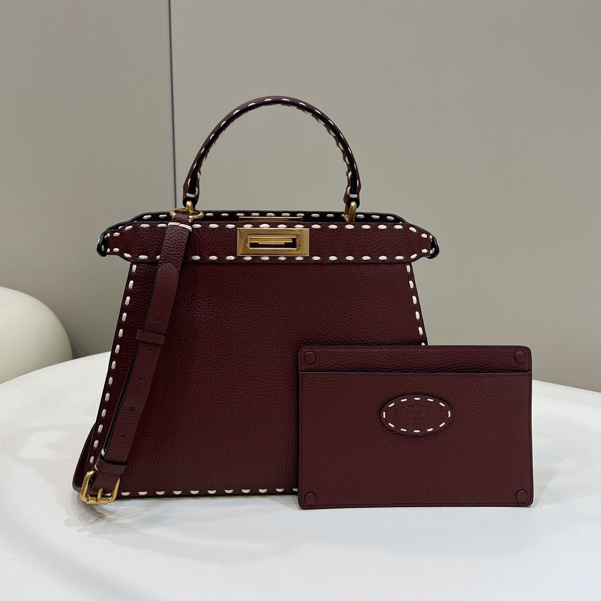 PEEKABOO ISEEU 33 IN SANGRIA RED GRAINED CALFSKIN GOLD HARDWARE