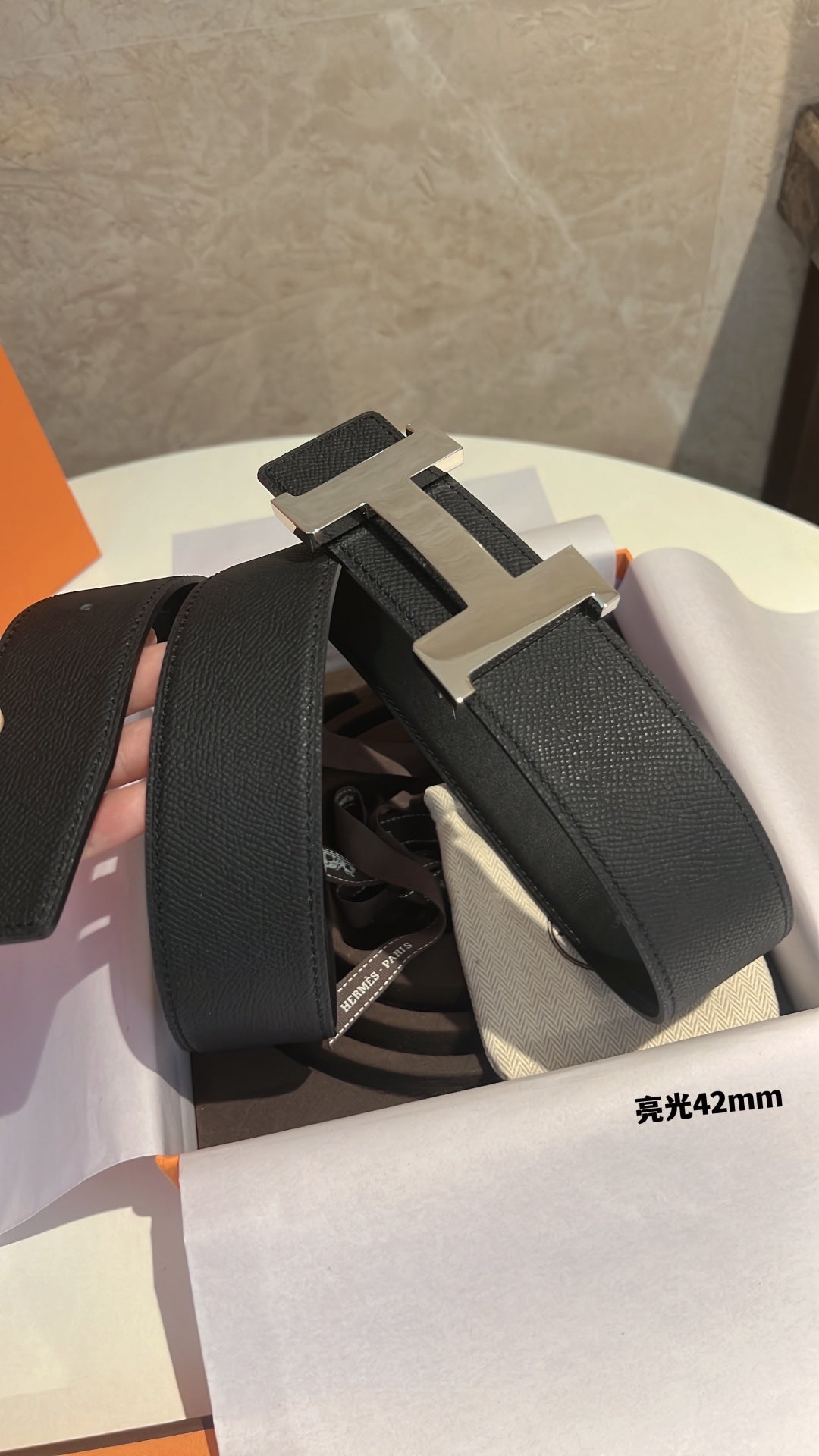 HM CONSTANCE BELT BUCKLE & REVERSIBLE BLACK LEATHER STRAP 42MM