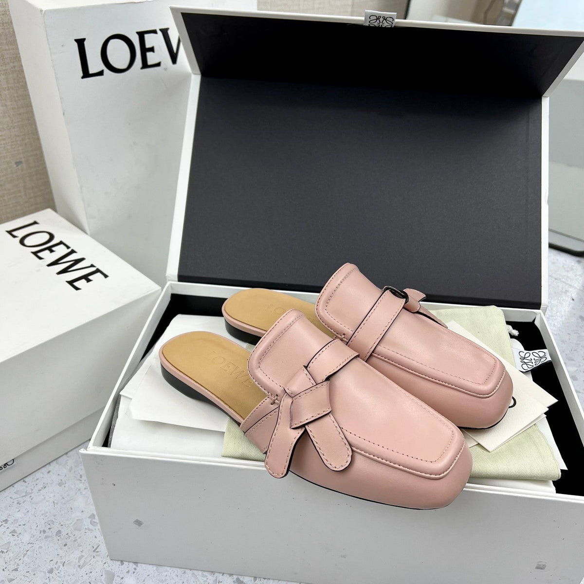 LW GATE BELTED MULE LIGHT PINK CALFSKIN