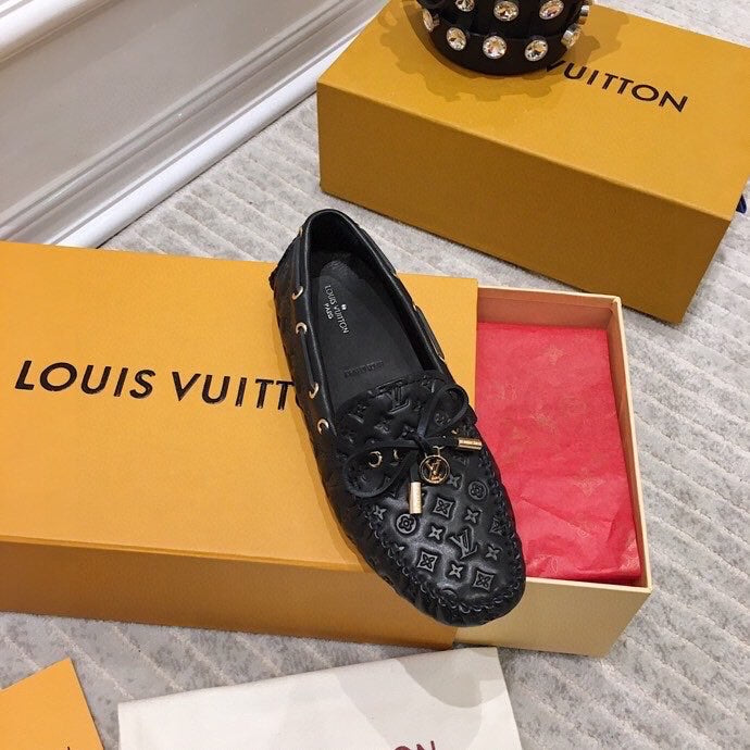 LV WOMEN'S DRIVER MOCCASIN IN BLACK EMBOSSED CALFSKIN