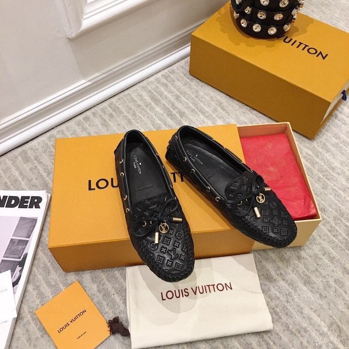 LV WOMEN'S DRIVER MOCCASIN IN BLACK EMBOSSED CALFSKIN