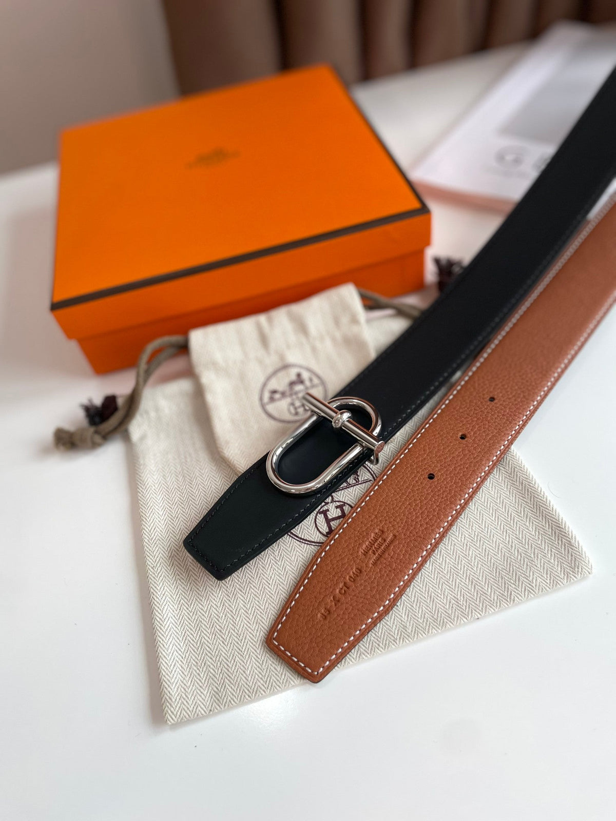 HM ITHAQUE BELT SILVER BUCKLE & REVERSIBLE CINNAMON BROWN AND BLACK LEATHER STRAP 38MM