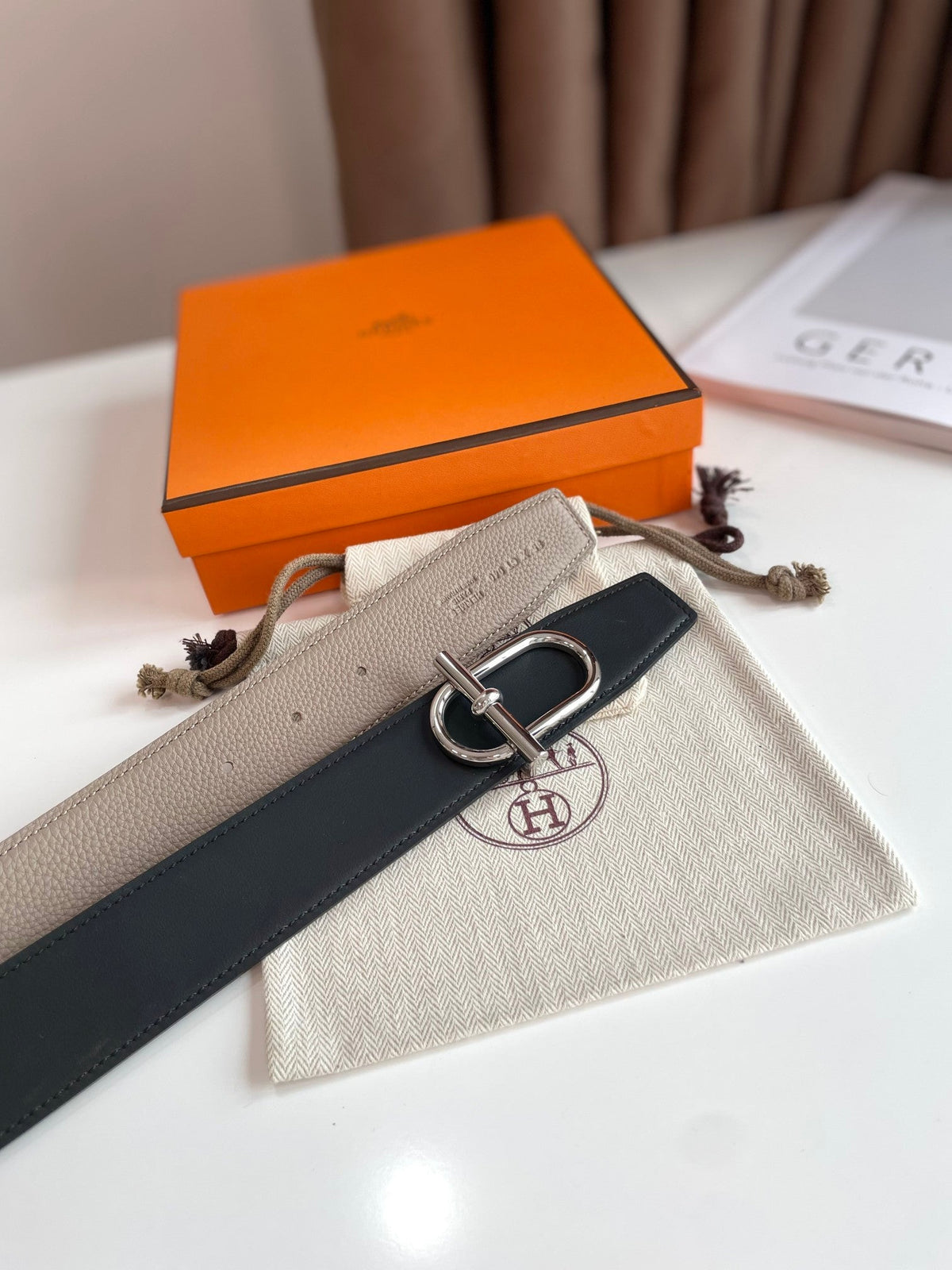 HM ITHAQUE BELT SILVER BUCKLE & REVERSIBLE CAMEL BROWN AND BLACK LEATHER STRAP 38MM