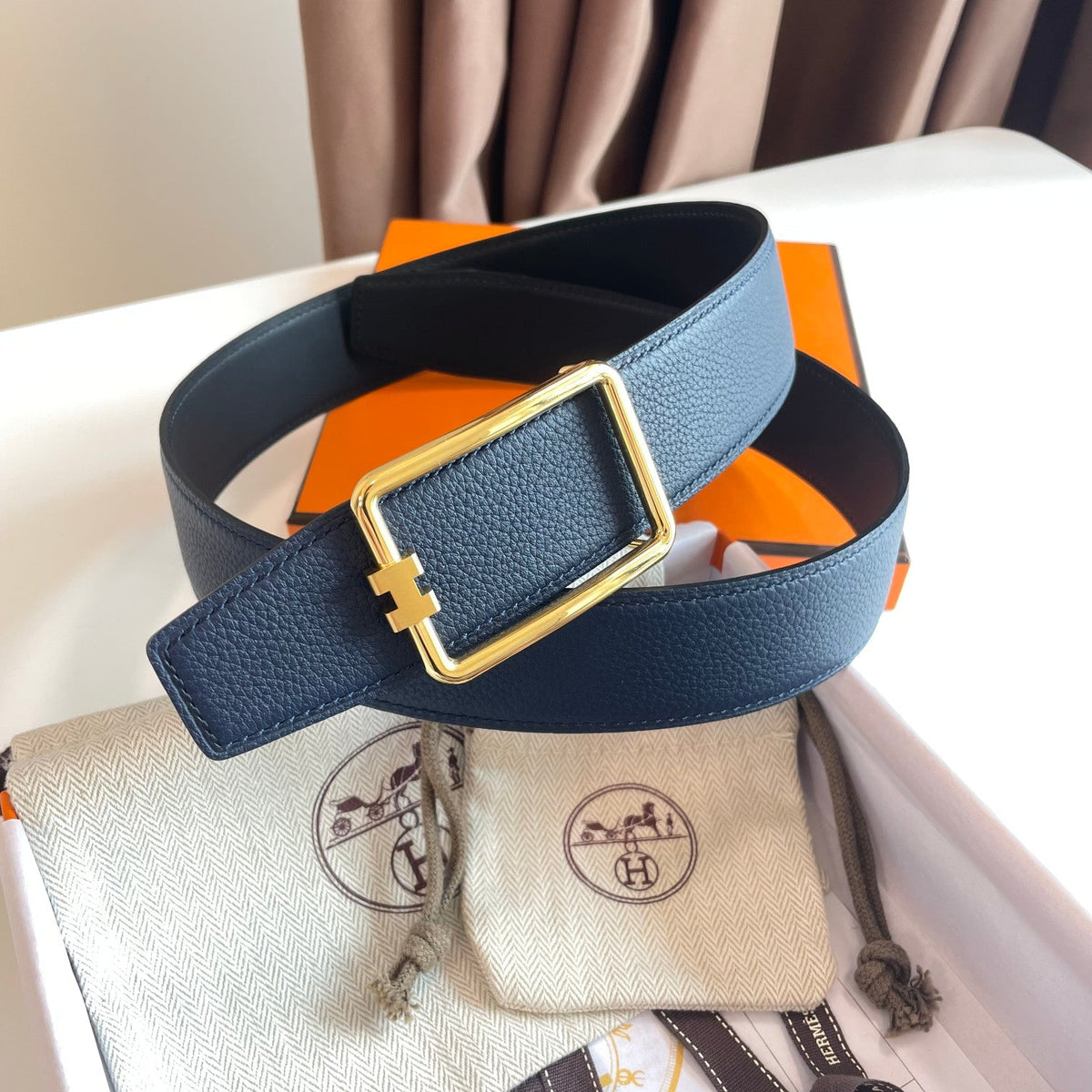TUBE H BELT GOLD BUCKLE & REVERSIBLE NAVY BLUE LEATHER STRAP 38MM