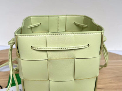 SMALL CASSETTE BUCKET 18 IN PASTEL YELLOW CALFSKIN