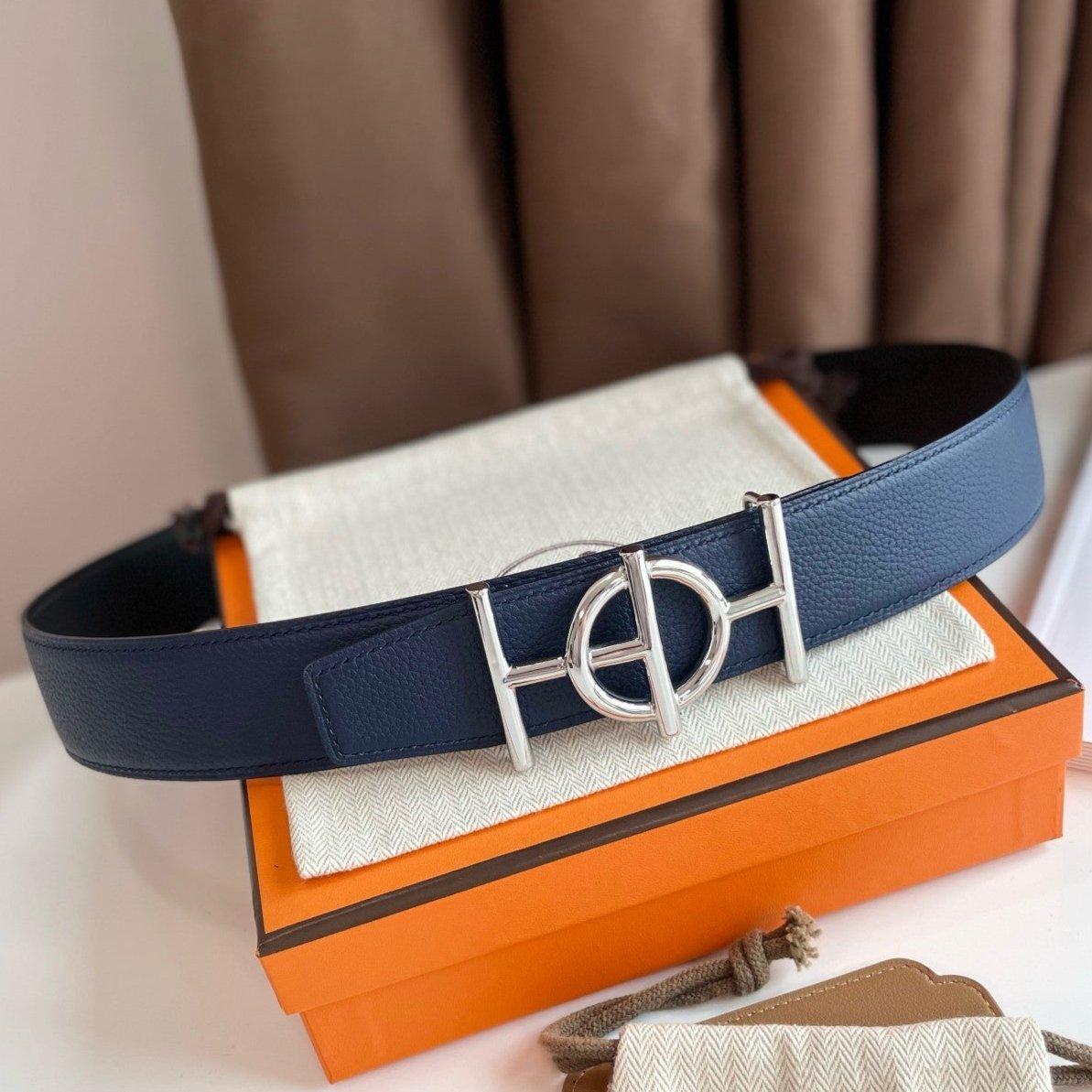 ULYSSE BELT BUCKLE & REVERSIBLE NAVY BLUE LEATHER STRAP 38MM SILVER HARDWARE