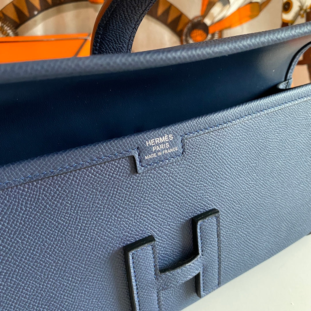 JIGE ELAN 29 CLUTCH IN NAVY BLUE CALFSKIN