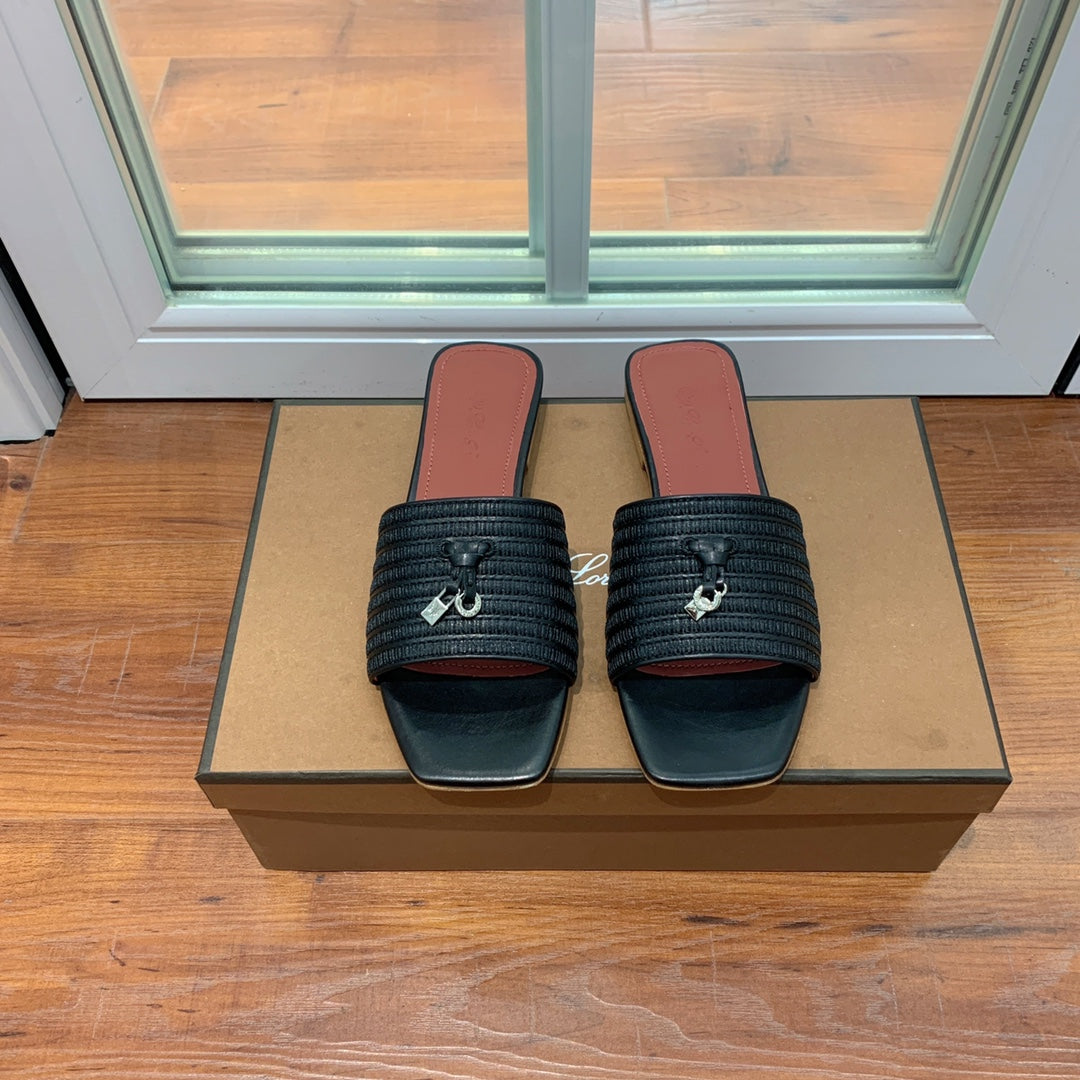 LP RAFFIA CHARMS FLATS SANDAL BLACK CALFSKIN