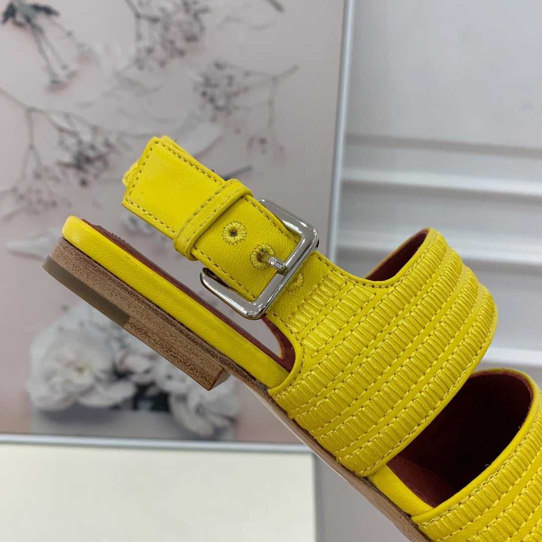 LP RAFFIA CHARMS STRAP FLATS SANDAL LEMON CALFSKIN