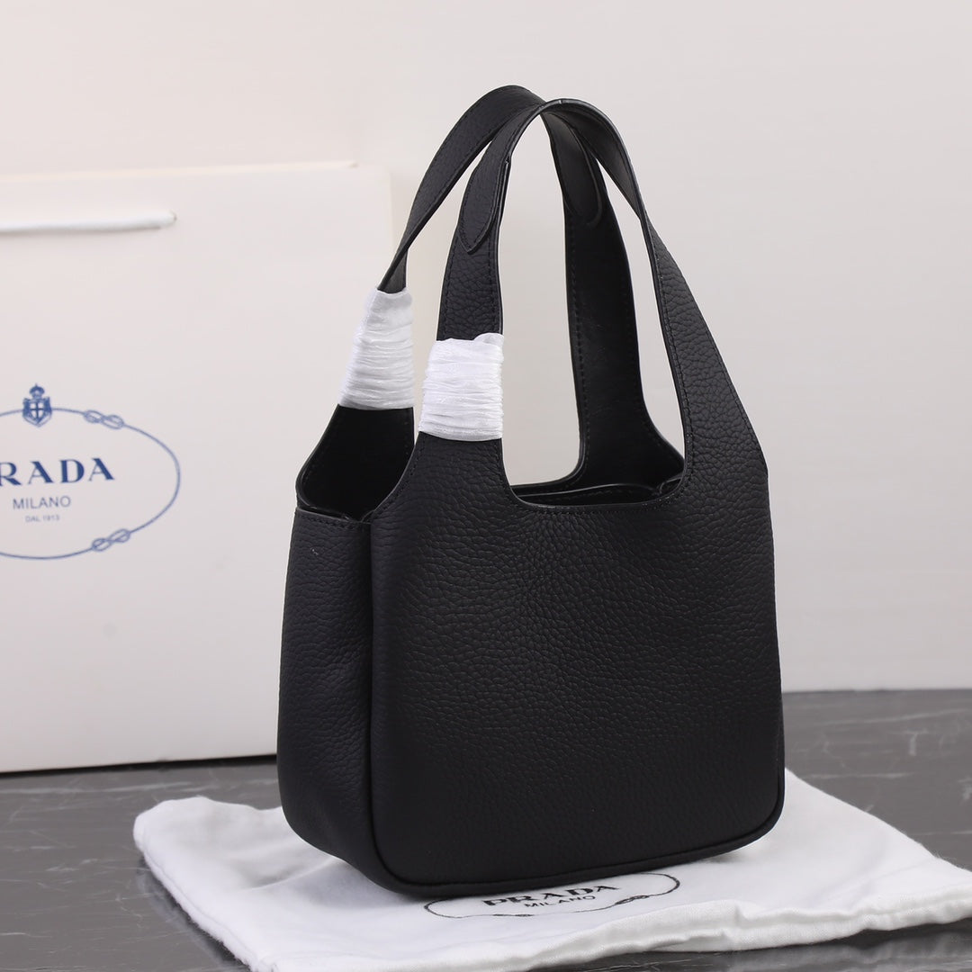 PRA 18 DYNAMIQUE LOGO TOTE BAG IN BLACK CALFSKIN