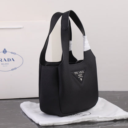 PRA 18 DYNAMIQUE LOGO TOTE BAG IN BLACK CALFSKIN