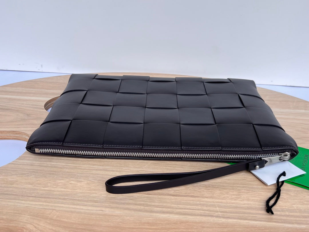 LARGE CASSETTE POUCH 35 IN BLACK CALFSKIN