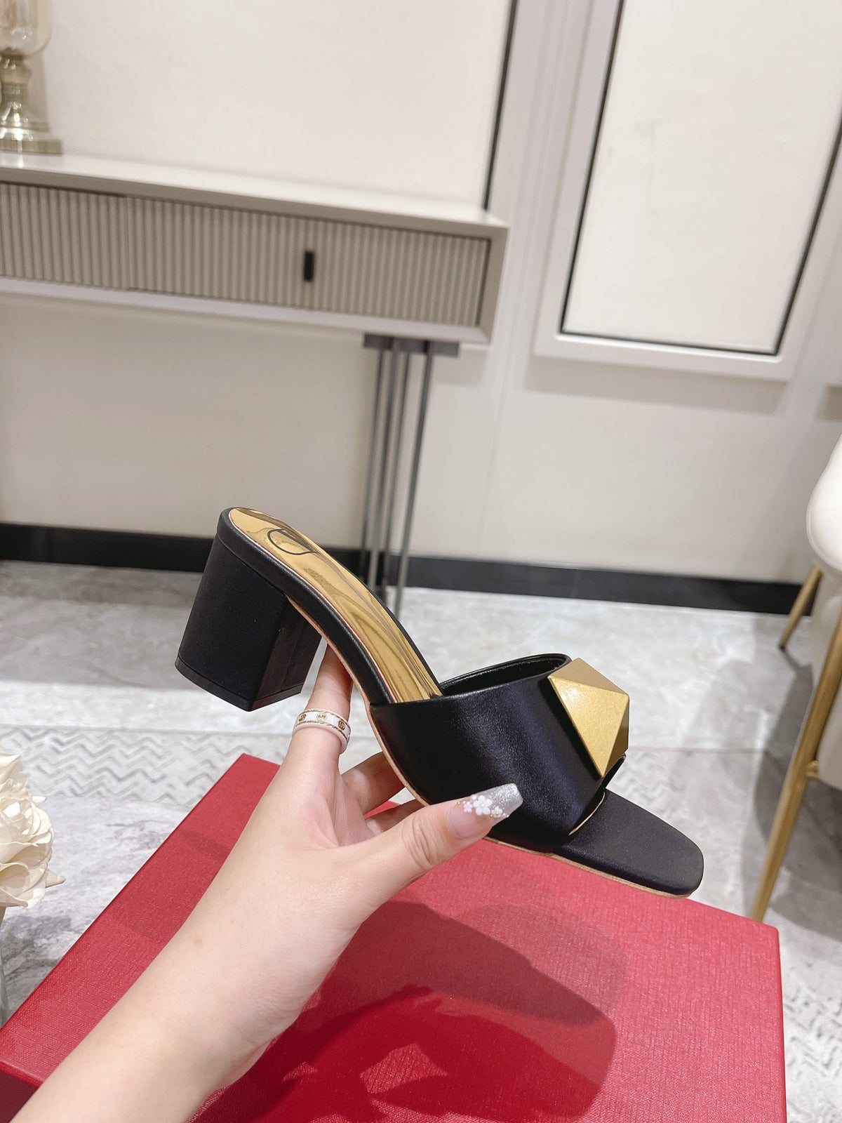 ONE STUD HEELED MULE 60 MM IN BLACK CALFSKIN