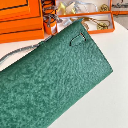 KELLY CUT 31 IN GREEN FOREST CALFSKIN WITH GOLD HARDWARE