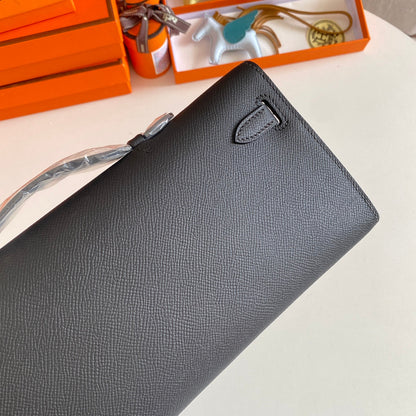KELLY CUT 31 IN BLACK CALFSKIN WITH GOLD HARDWARE