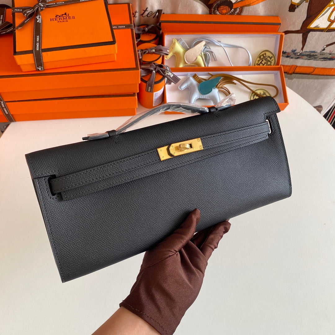 KELLY CUT 31 IN BLACK CALFSKIN WITH GOLD HARDWARE