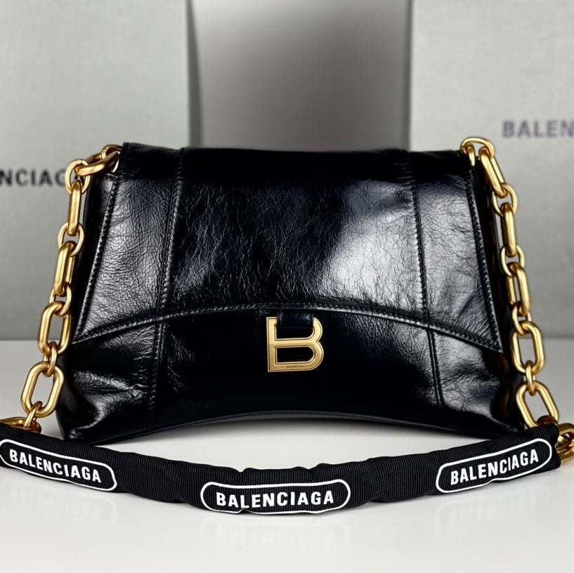 DOWNTOWN SHOULDER BAG 29 IN BLACK WAXED SHEEPSKIN GOLD HARDWARE