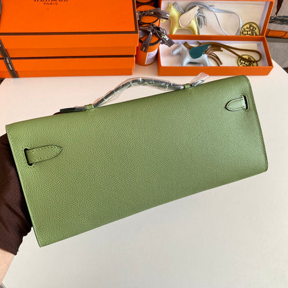 KELLY CUT 31 IN APPLE GREEN CALFSKIN WITH GOLD HARDWARE