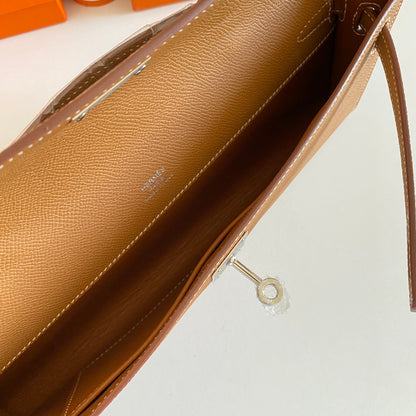 KELLY CUT 31 IN BRONZE BROWN CALFSKIN WITH SILVER HARDWARE