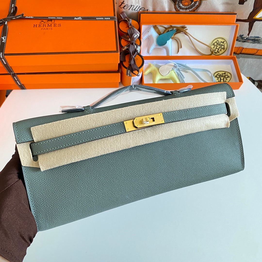 KELLY CUT 31 IN SEAFOAM GREEN CALFSKIN WITH GOLD HARDWARE