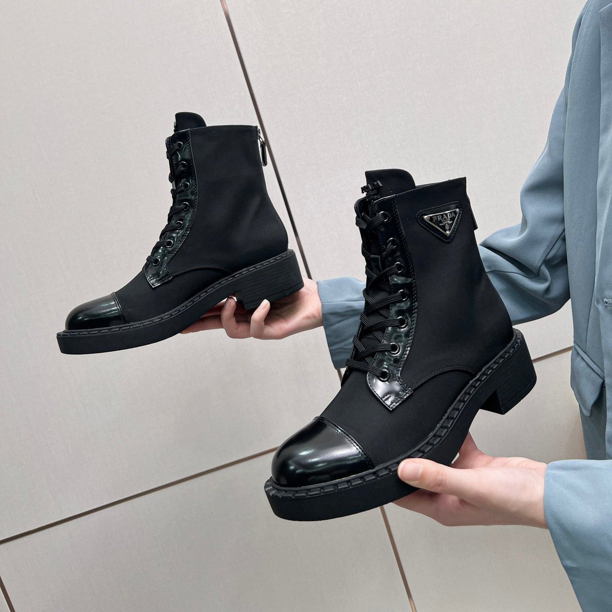 LACE-UP ANKLE BOOTS IN BLACK DENIM AND SHEEPSKIN LINING