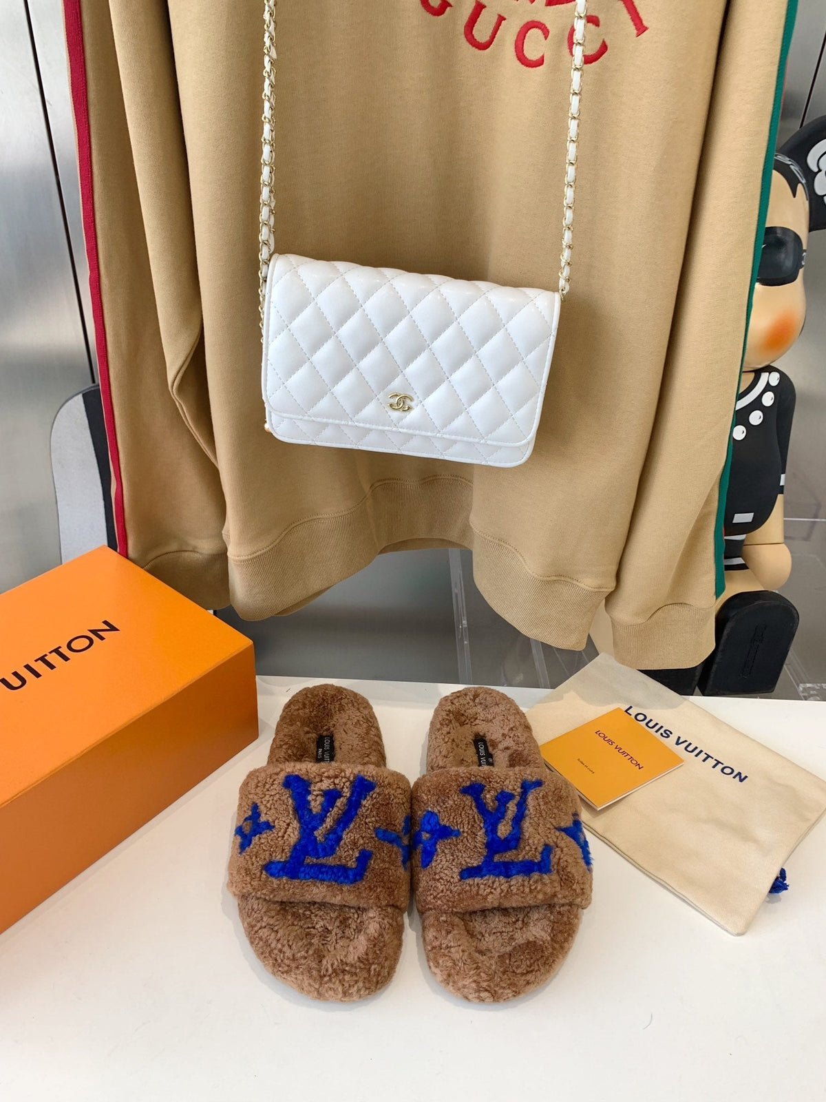 LV WOMEN'S PASEO FLAT SLIPPER IN BROWN FLEECE WITH BLUE LOGO