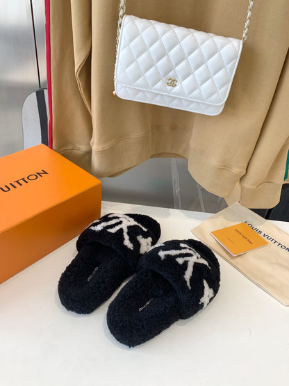 LV WOMEN'S PASEO FLAT SLIPPER IN BLACK FLEECE WITH WHITE LOGO