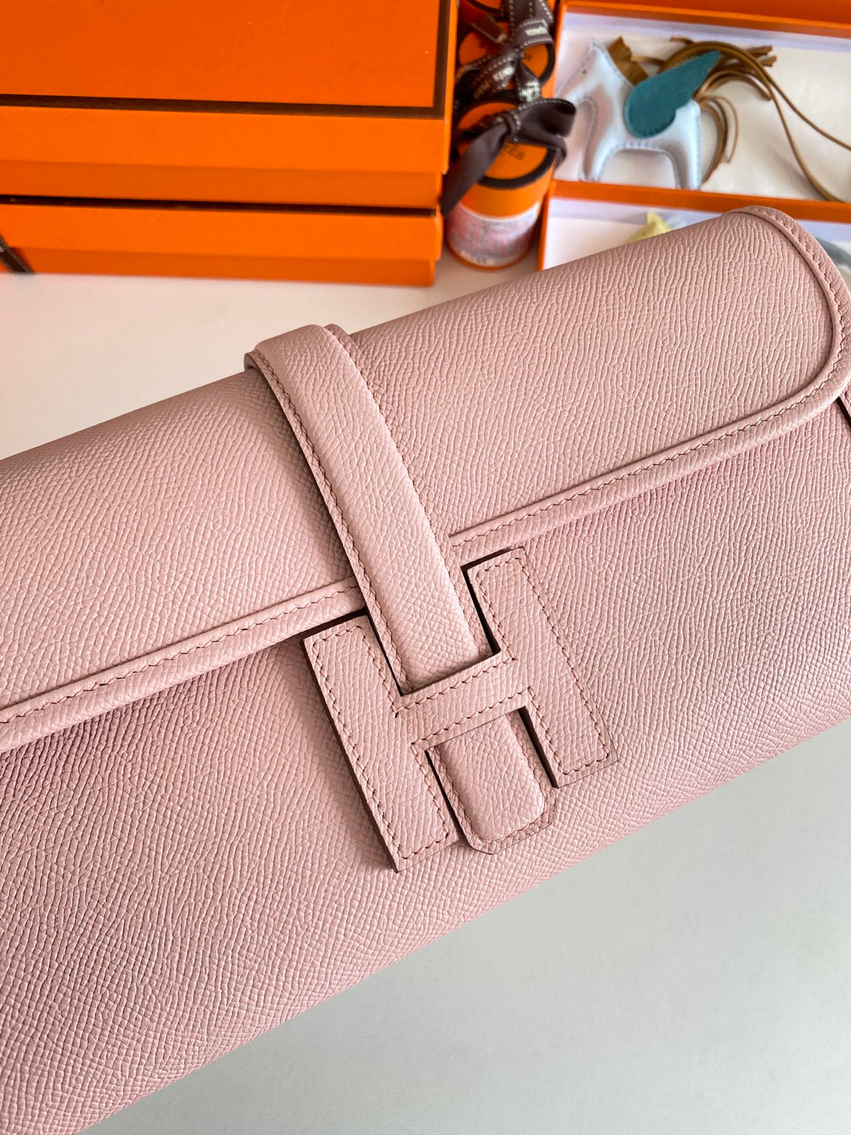 JIGE ELAN 29 CLUTCH IN CREPE PINK CALFSKIN