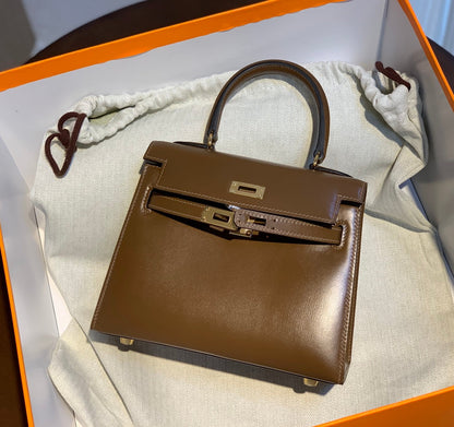 KELLY MINI 20 BAG IN CHOCOLATE BROWN SMOOTH CALFSKIN WITH GOLD HARDWARE