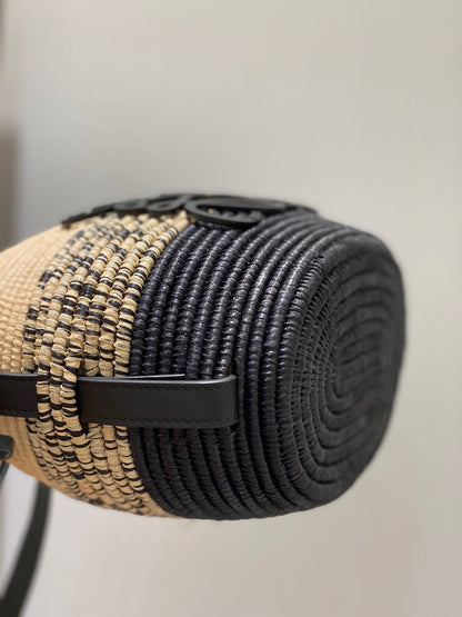 LOE 18 ANAGRAM BASKET BAG IN BLACK AND NATURAL RAFFIA