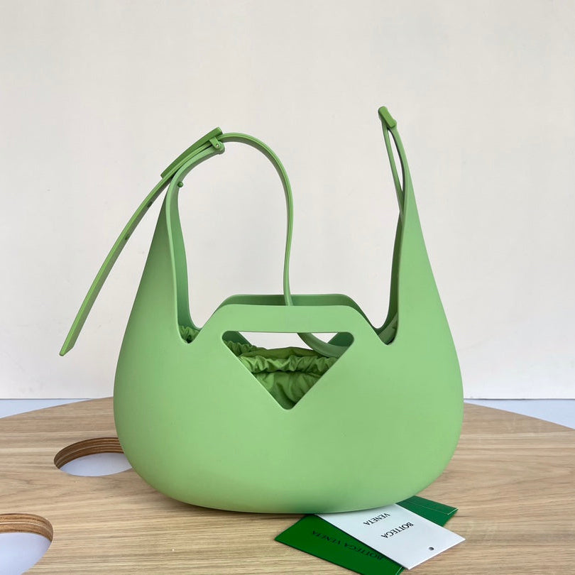 SHOULDER BAG 27 IN FEIJOA GREEN RUBBER AND NYLON FABRIC