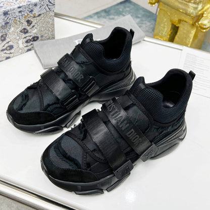 D-WANDER SNEAKERS IN BLACK TECHNICAL FABRIC AND SUEDE