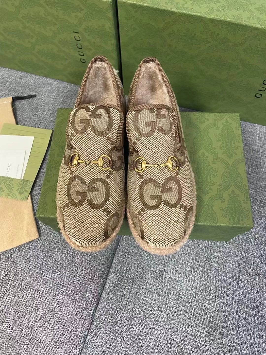 GG HORSEBIT LOAFER IN ECRU BEIGE WOVEN FABRIC AND WOOL MIX LAMB FUR LINING