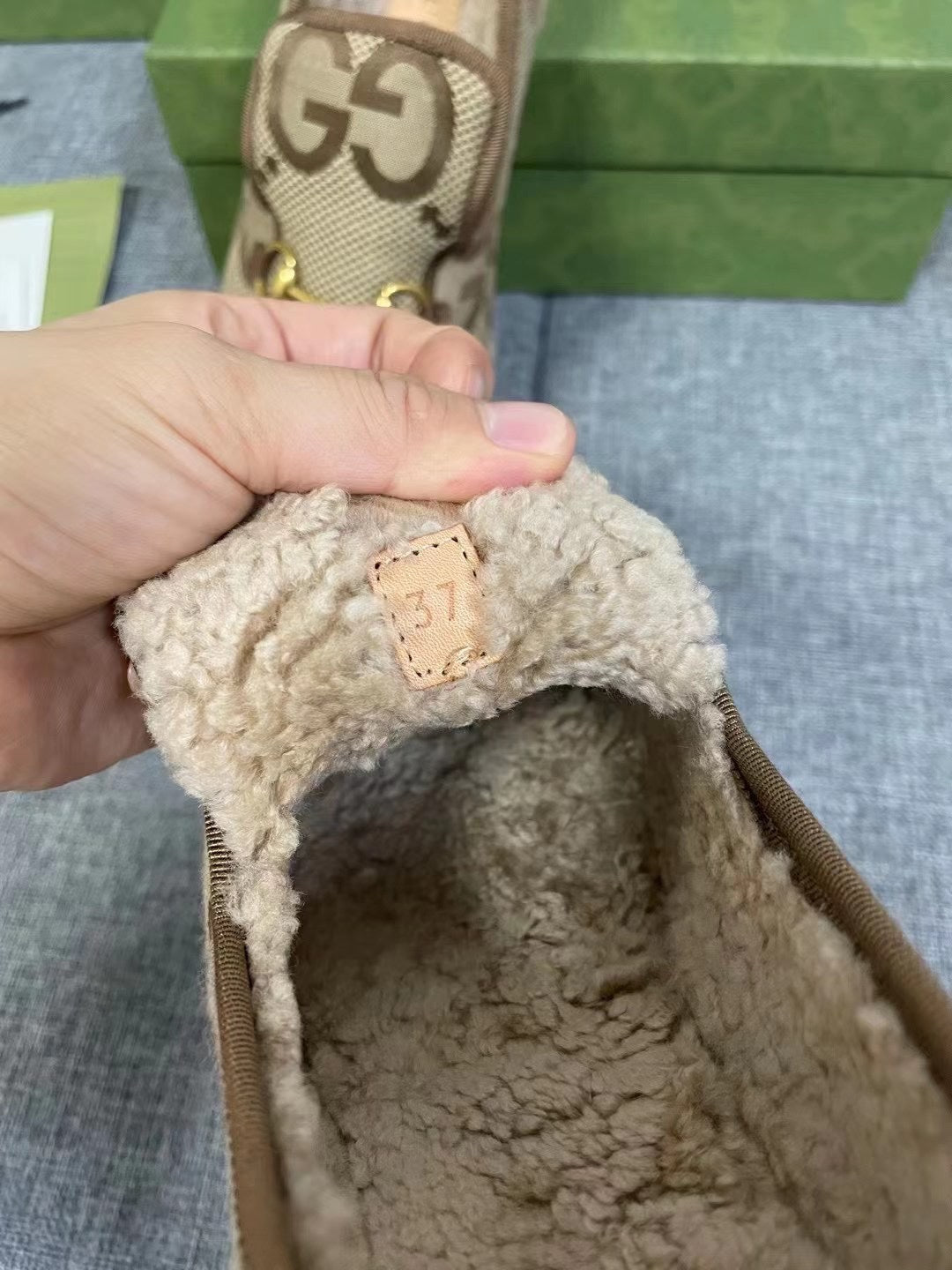 GG HORSEBIT LOAFER IN ECRU BEIGE WOVEN FABRIC AND WOOL MIX LAMB FUR LINING
