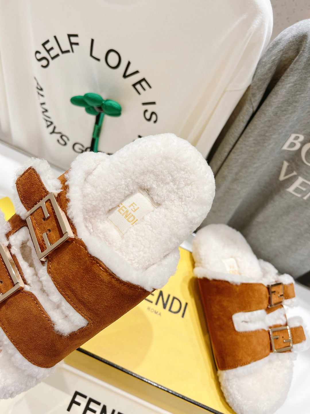 FENDI DAD SANDAL MULE IN BRONZE BROWN SUEDE WITH WHITE FLEECE
