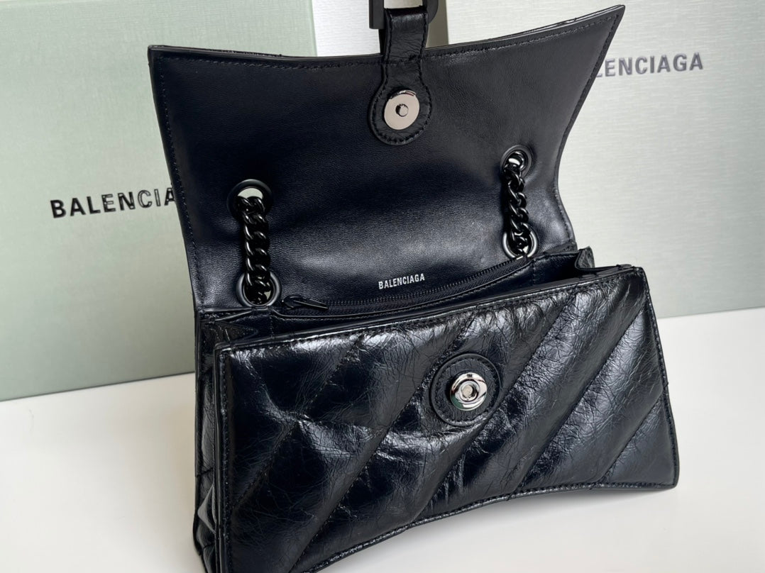 CRUSH SMALL CHAIN BAG 25 IN BLACK QUILTED CRUSHED CALFSKIN BLACK HARDWARE