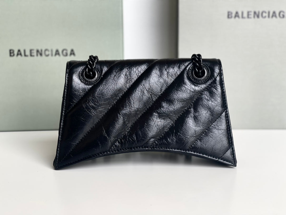 CRUSH SMALL CHAIN BAG 25 IN BLACK QUILTED CRUSHED CALFSKIN BLACK HARDWARE
