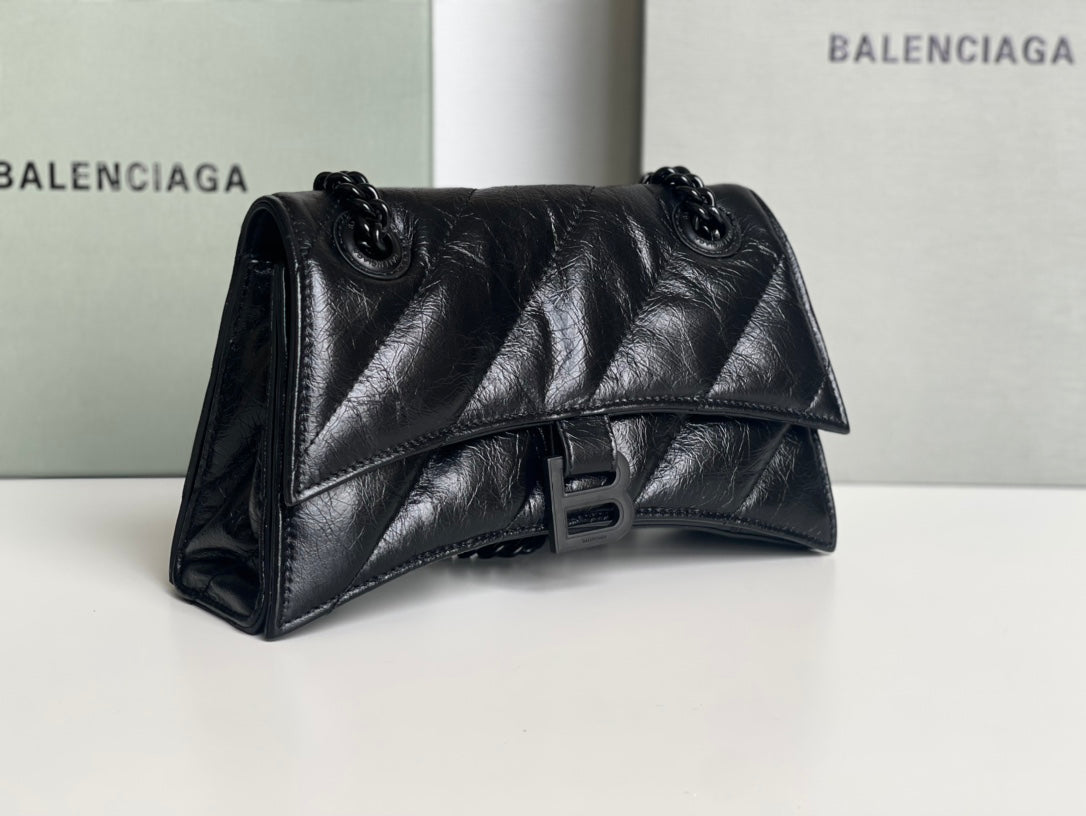 CRUSH SMALL CHAIN BAG 25 IN BLACK QUILTED CRUSHED CALFSKIN BLACK HARDWARE