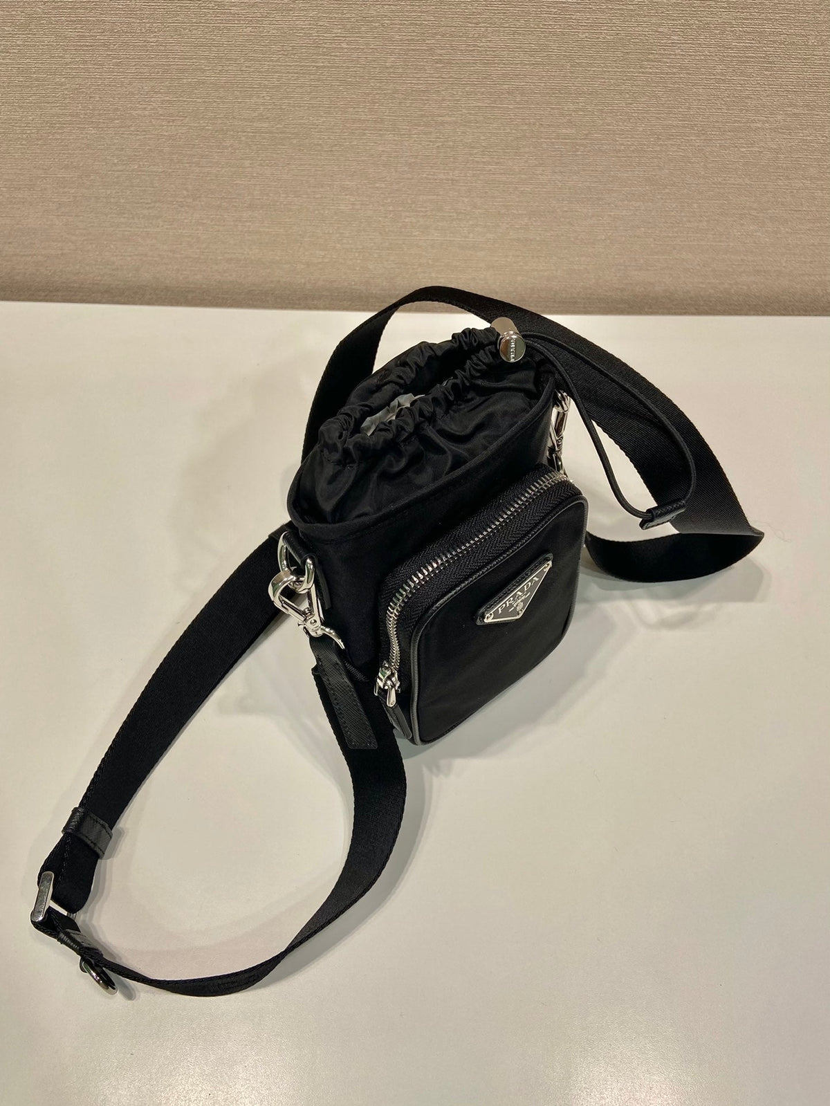 PHONE BAG 18 IN BLACK RE-NYLON